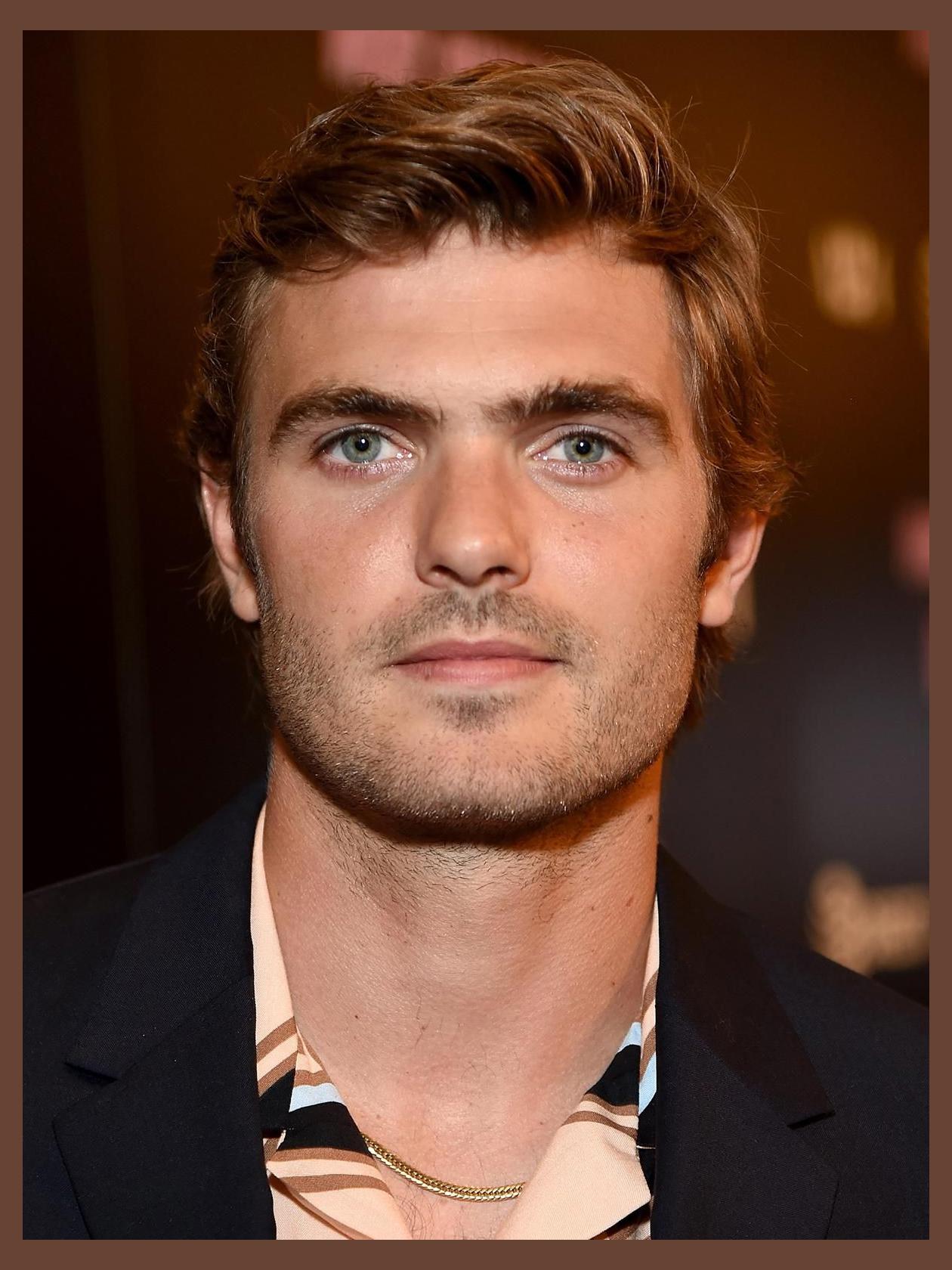 Alex Roe